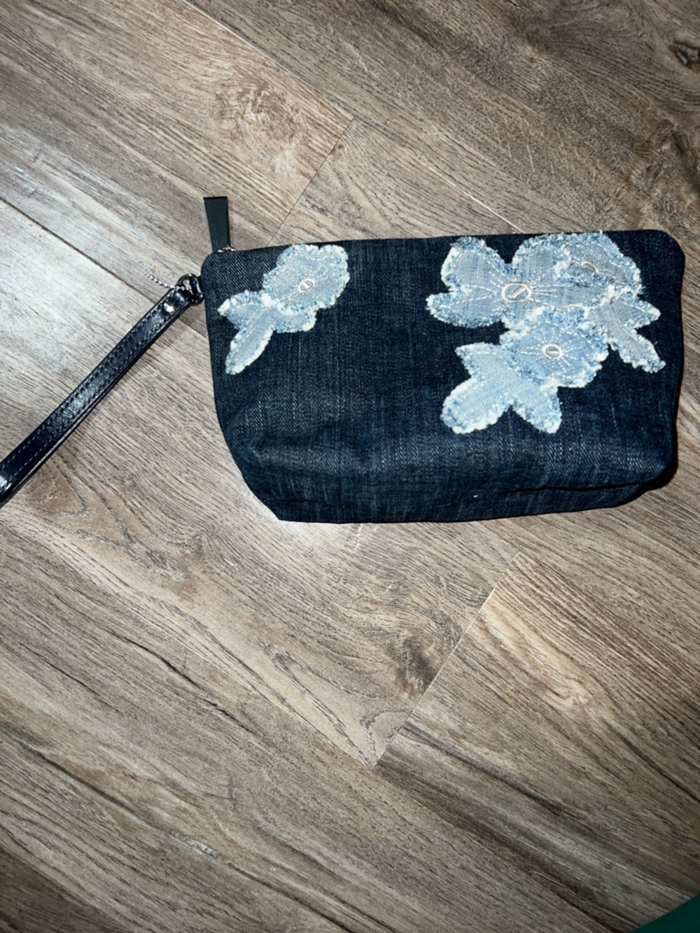 Michael Kors Dark Denim Tote with Light Blue Floral matching clutch - Picture 6 of 7
